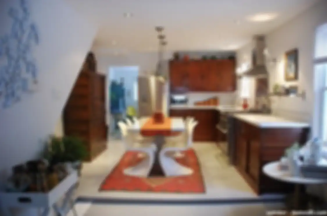 Pemilik rumah bosan melihat foto desain dapur mungil tampil monoton. Gaya eklektik menjadi pilihan unik di rumah minimalis.