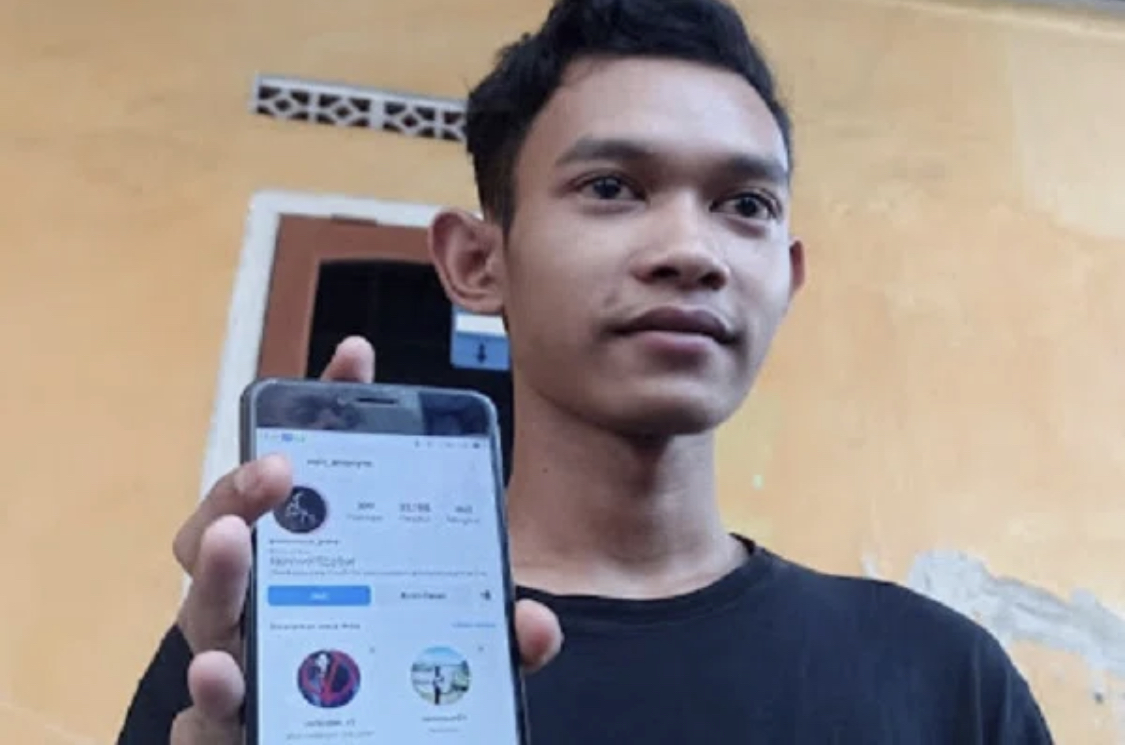 Remaja asal Cirbon sampai panik klarifikasi ke polisi lantaran kena tuding sebagai hacker Bjorka. Foto wajhanya terlanjur disebarkan. 