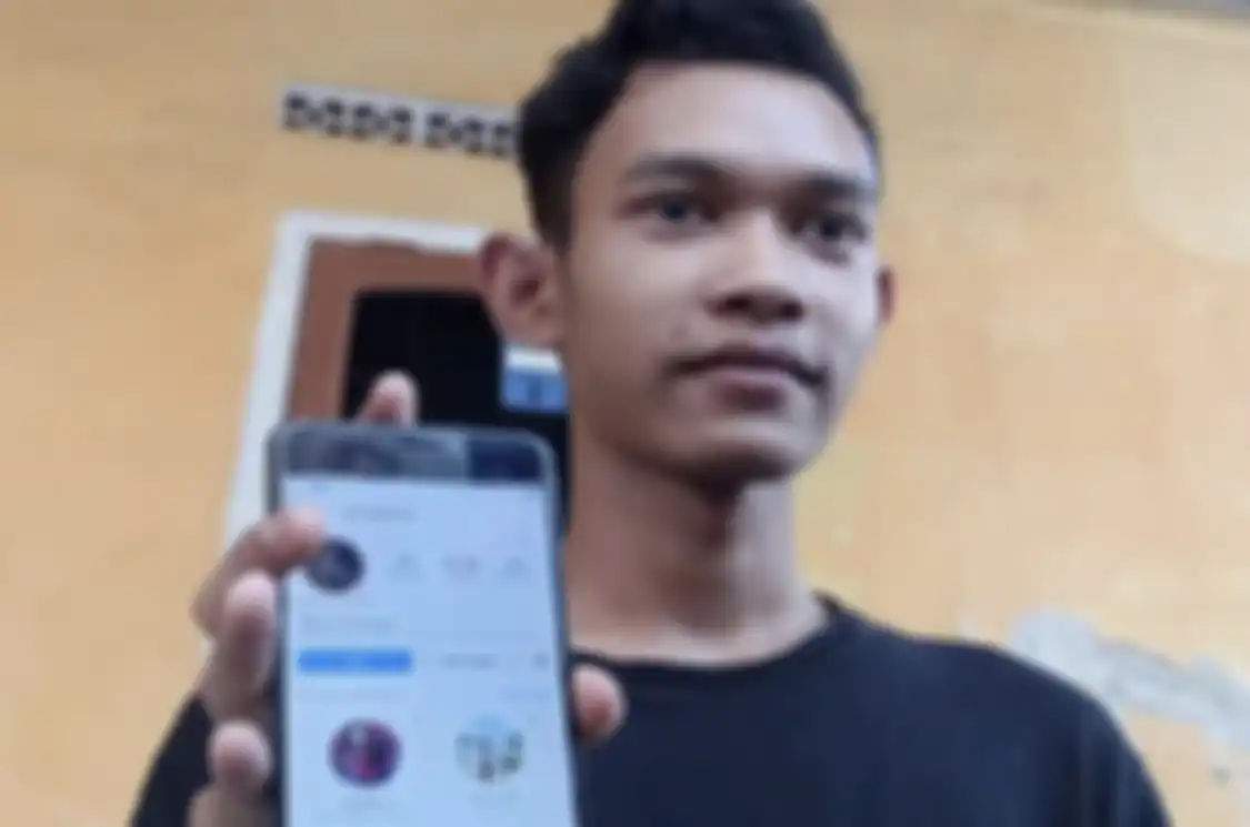 Remaja asal Cirbon sampai panik klarifikasi ke polisi lantaran kena tuding sebagai hacker Bjorka. Foto wajhanya terlanjur disebarkan. 