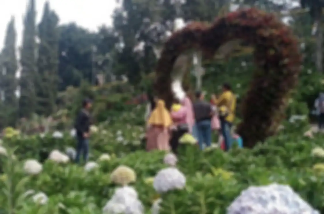Inilah 15 tempat wisata di Malang yang dijamin cocok buat healing bareng keluarga. Apalagi bonusnya, bisa foto estetik.