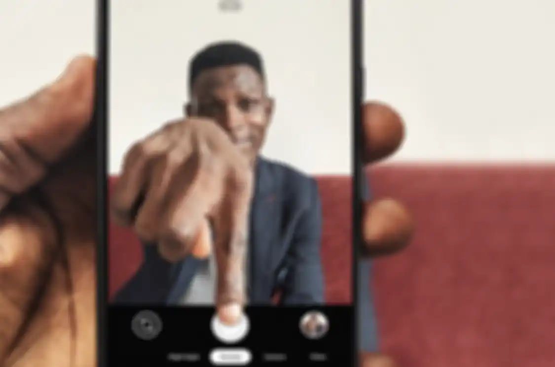 13 cara foto selfie yang bikin wajah kita tampak lain dari biasanya. Yuk, kita coba sekarang.