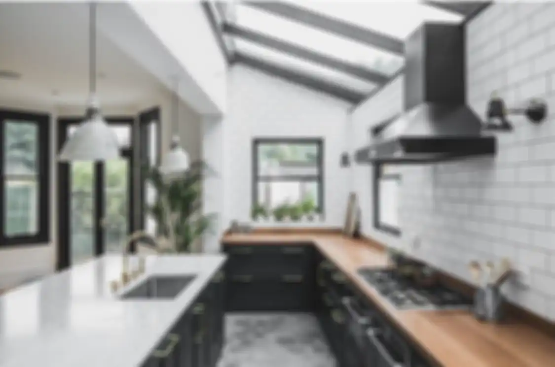 Begini 12 trik khusus agar foto desain dapur kecil terlhat lapang. Pemilik rumah tak perlu bantuan profesional kok.