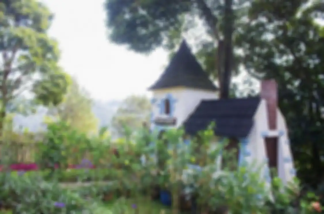 Salah satu spot foto estetik Cafe D’Pakar tempat wisata unik di Bandung. Cocok buat ngabuburit.