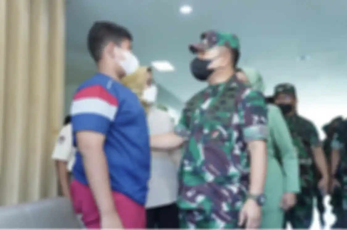 Anak Kopda Muslimin menjadi saksi ibunya ditembak orang bayaran sang ayah. Begini kondisinya saat berjumpa KSAD Jenderal Dudung Abdurachman.