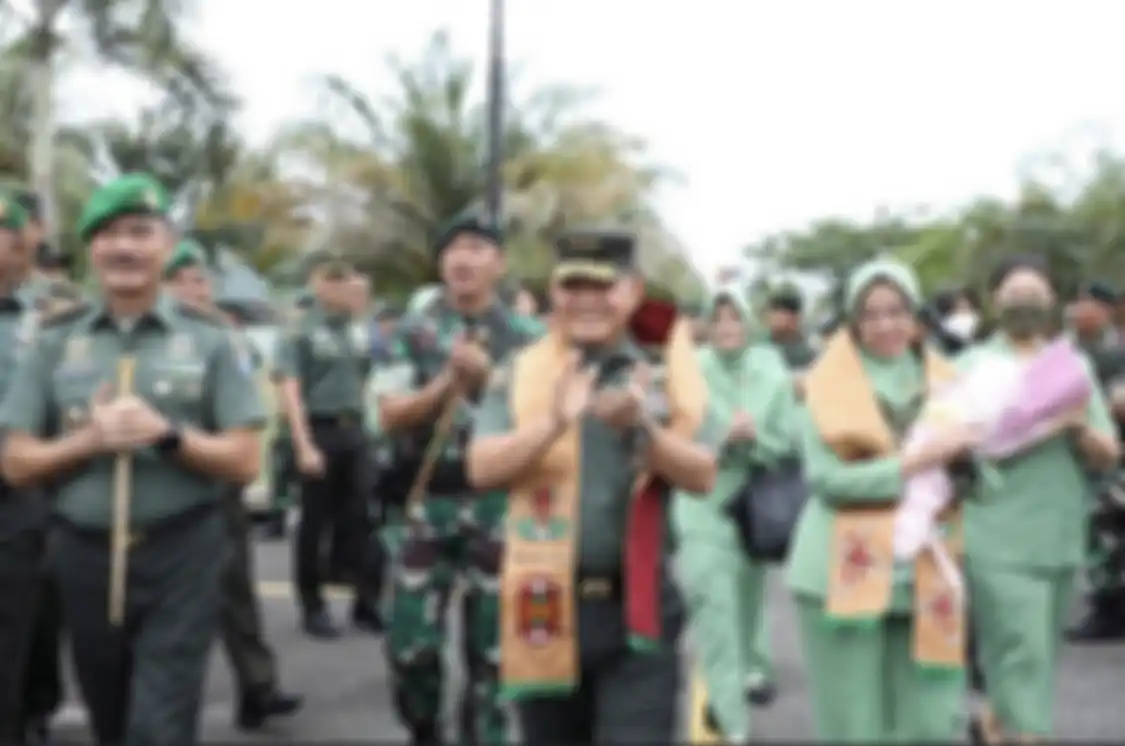 Panglima TNI Jenderal Andika Perkasa ungkap hubungan kerjanya dengan KSAD Jenderal Dudung Abdurachman. Anak Jenderal Dudung disorot.