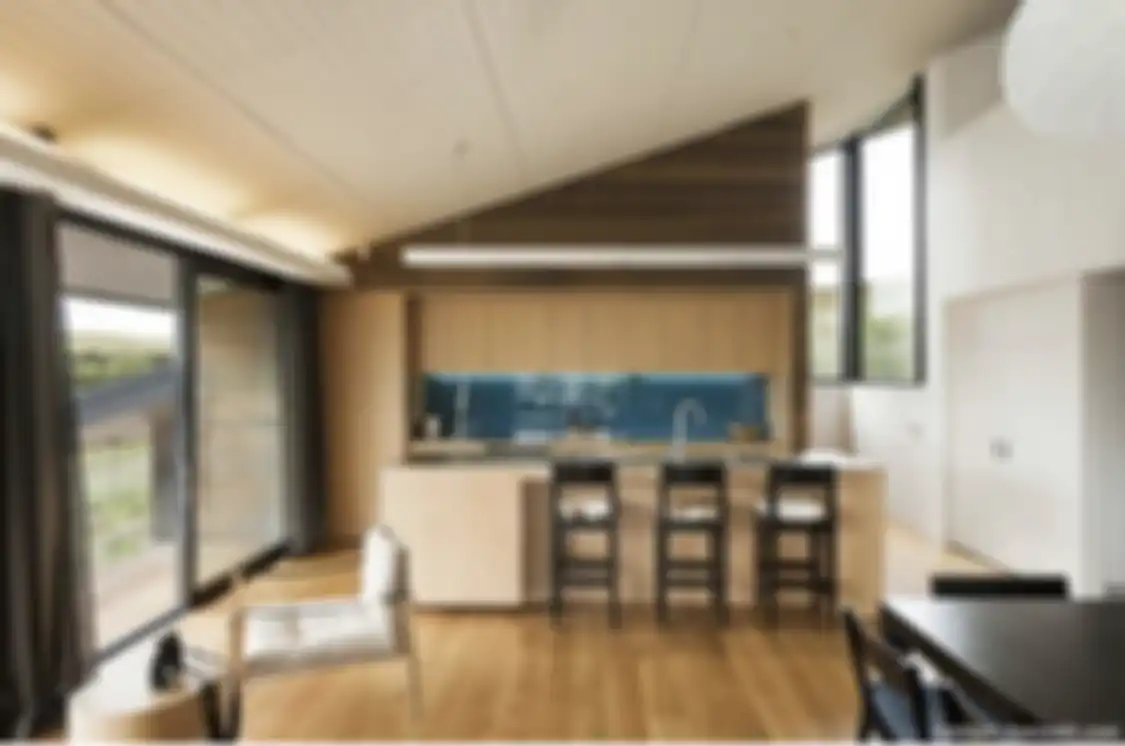 Desain dapur modern diberi backsplash dengan model tak biasa hingga tampil begitu cantik. Foto aplikasinya sampai dibahas.