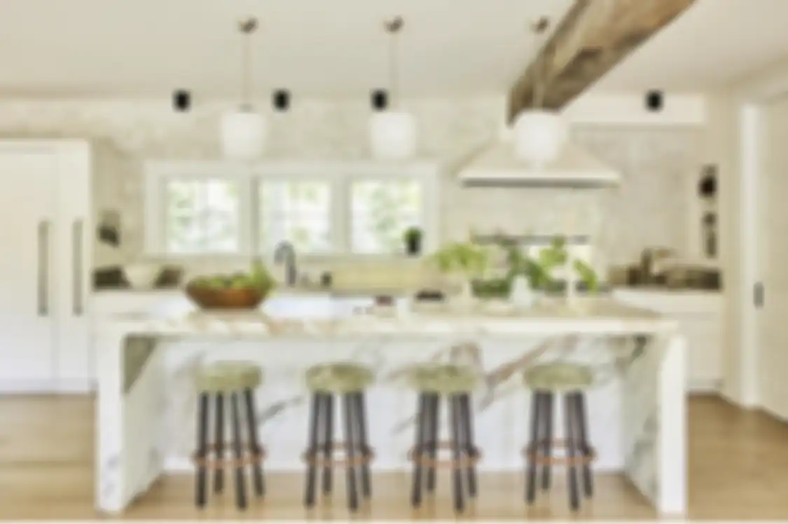 Desain dapur cantik dibuat dengan tema seperti begini agar irit biaya. Foto interiornya sampai diulas banyak pemilik rumah.