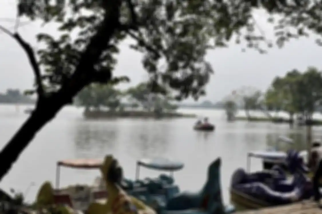 Inilah cara mendapatkan foto estetik di Situ Cipondoh, tempat wisata alami yang ada di tengah kota Tangerang.