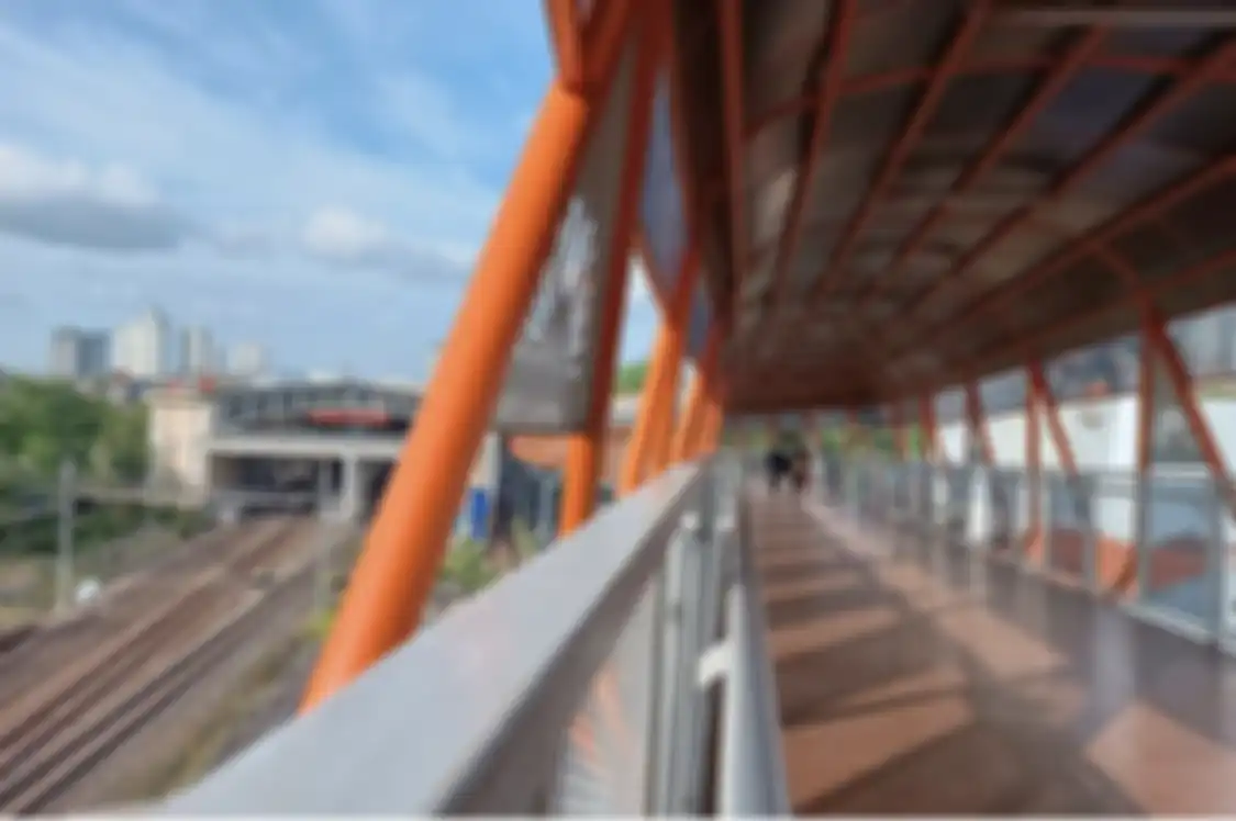 Cara membikin foto keren di Skywalk Kebayoran Lama, tempat wisata baru di Jakarta.