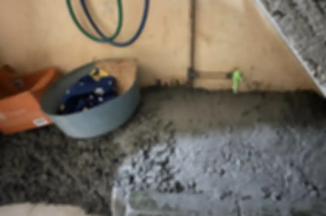 Penampakan lubang cor tempat ditemukan dua wanita yang dibunuh dengan keji.