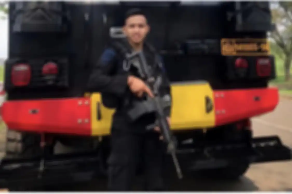 Bharada E sampai harus dipaksa orangtua ikut tes polisi. Richard Eliezer belum genap setahun kerja di rumah Irjen Ferdy Sambo.