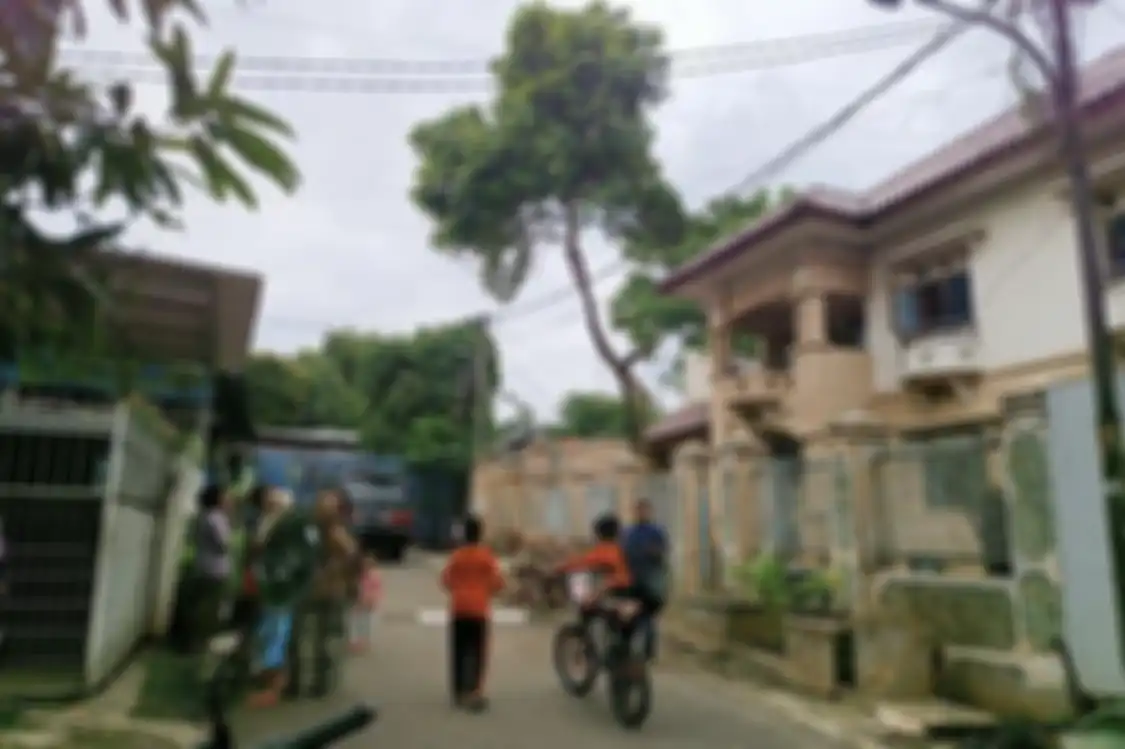 Rumah besar Eny Sukaseih dan anaknya setelah dibersihkan.