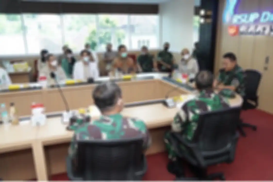 Anak Kopda Muslimin menjadi saksi ibunya ditembak orang bayaran sang ayah. Begini kondisinya saat berjumpa KSAD Jenderal Dudung Abdurachman.