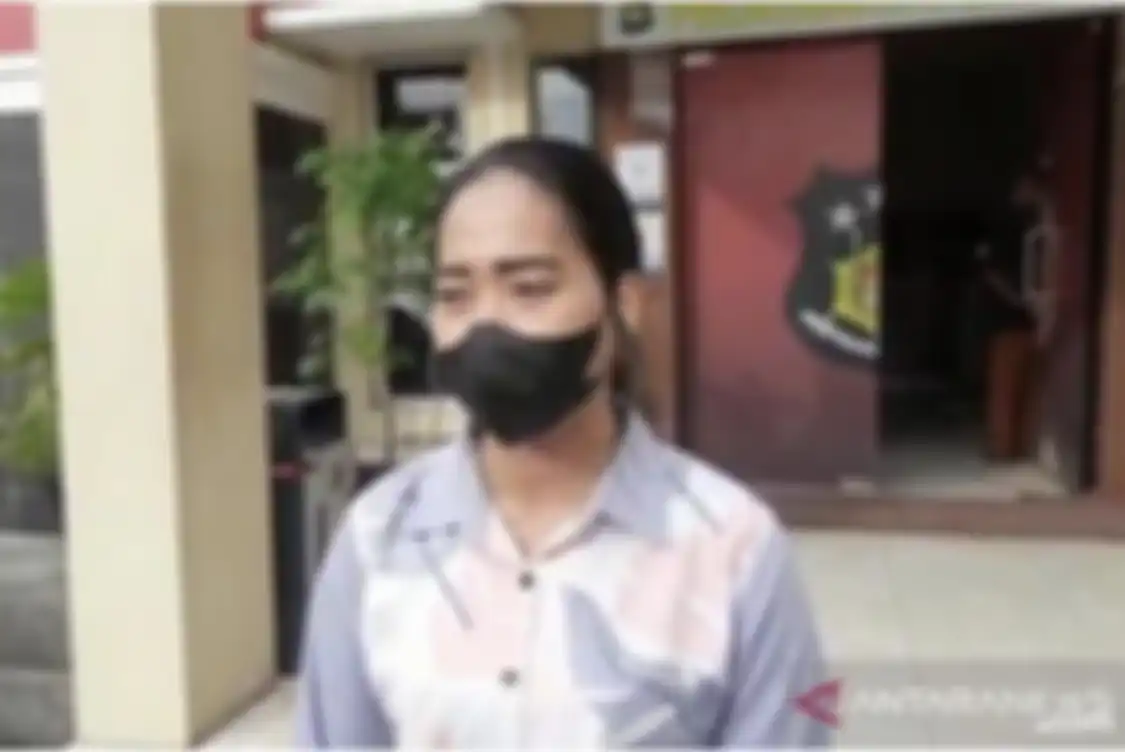 Kasubdit IV Renakta Ditreskrimum Polda Sumsel Kompol Masnoni menjelaskan olah TKP dugaan perbuatan cabul dosen Unsri terhadap mahasiswanya. 
