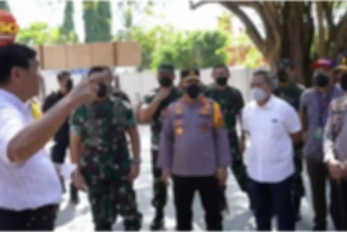 Gelagat Kapolri Jenderal Listyo Sigit di acara akad nikah anak menteri jadi sorotan. Kasus Brigadir berlarut-larut. Foto Kapolri banjir komentar.