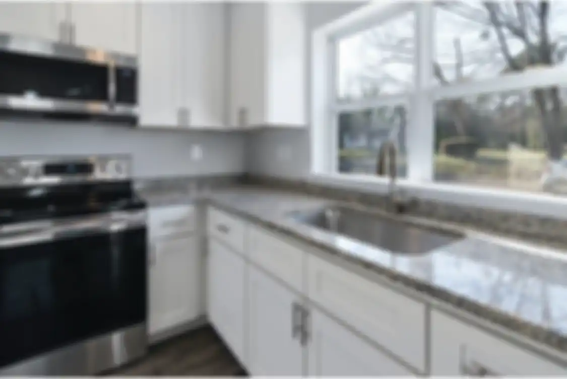 Meja dapur yang sengaja dibuat dari material tak biasa membuat foto desain dapur sederhana makin terlihat mewah.