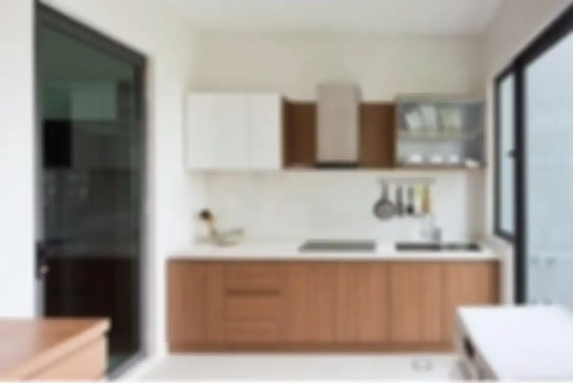 Foto interior rumah minimalis ini tampak berbeda dari yang lainnya. Desain dapur basah direnovasi pakai gaya tak biasa. 