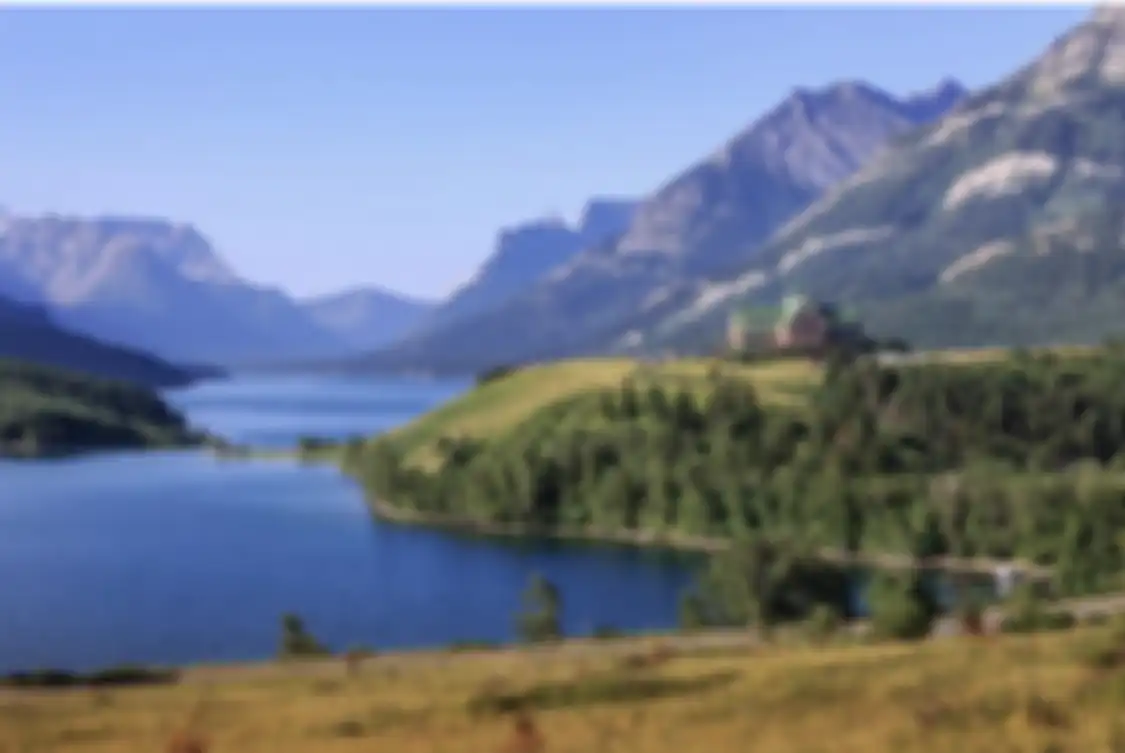 Foto keindahan lanskap Taman Nasional Danau Waterton tempat wisata yang jadi lokasi syuting The Last of Us.