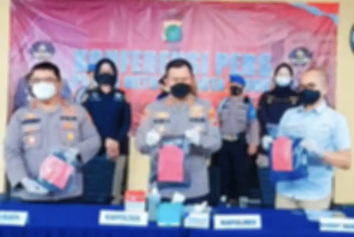 Kapolres Jaktim Kombes Budi Sartono mengunggah foto tampang pelaku pemerasan modus tabrak lari di Pasar Rebo.