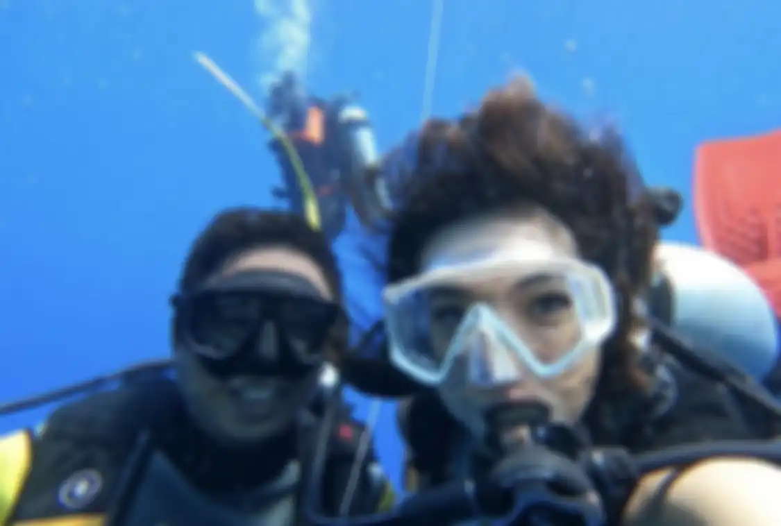 Gisel mengaku rindu pada Gempi yang berlibur bersama Gading Marten. Gisel malah kepergok foto bareng pria kekar ini di Kepulauan Togean.
