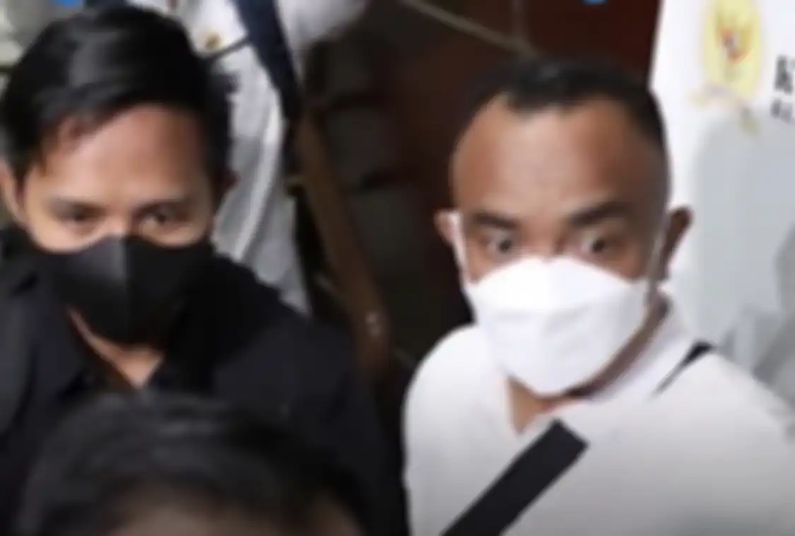 Bharada E yang dibilang sakti oleh para senior Irjen Ferdy Sambo mengantongi 5 alat bukti dalam kasus Brigadir J. Foto CCTV sudah pasti benar. 