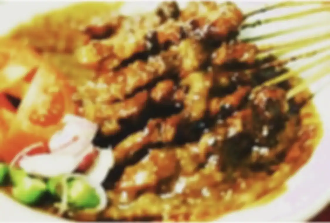 Inilah 7 tempat wisata kuliner di Bogor dengan spesialis sate ayam yang cocok buat makan malam enak. Intip foto menunya.