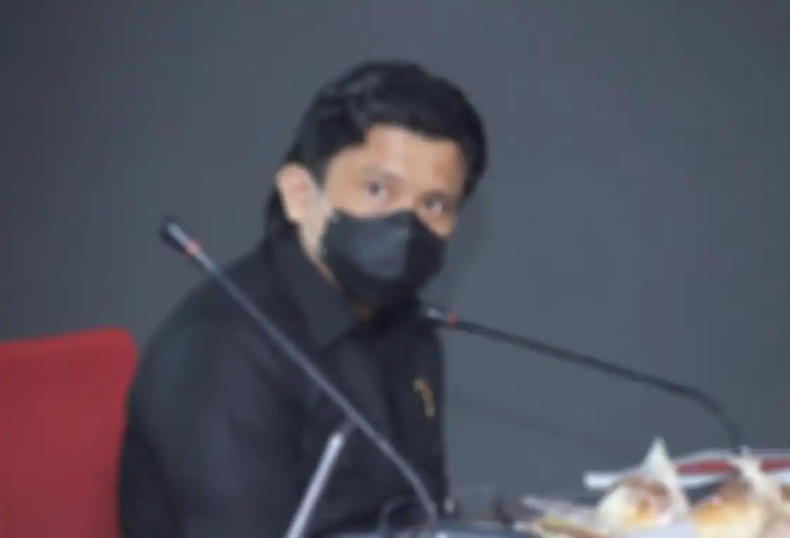 Kapolri punya strategi begini soal konsorsium 303. Nasib Ferdy Sambo ditentukan jenderal bintang 3. Foto kondisi suami Putri Candrawathi dinanti.