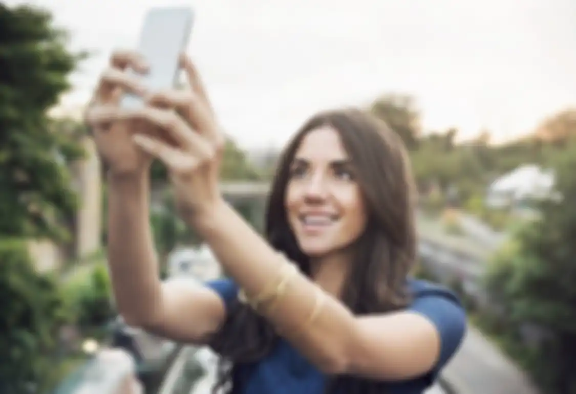 Ini cara mengambil foto selfie agar kamera apa pun yang Anda gunakan, dari kamera HP hingga DSLR, hasilnya terlihat sebaik mungkin.