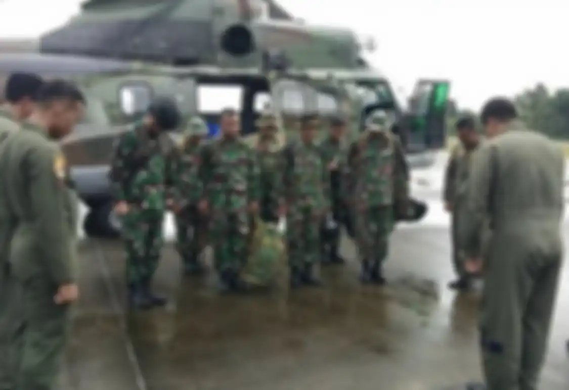 Persiapan pemberangkatan heli Super Puma untuk mengevakuasi Irjen Rusdi Hartono.