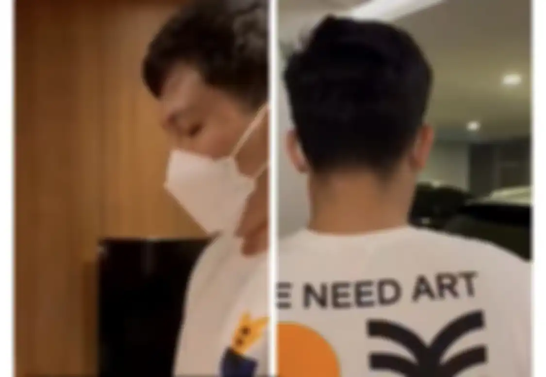 Ketika dihabisi Irjen Ferdy Sambo, Brigadir J ternyata memakai baju putih yang sama saat merayakan ulang tahun adknya. Foto ini buktinya.