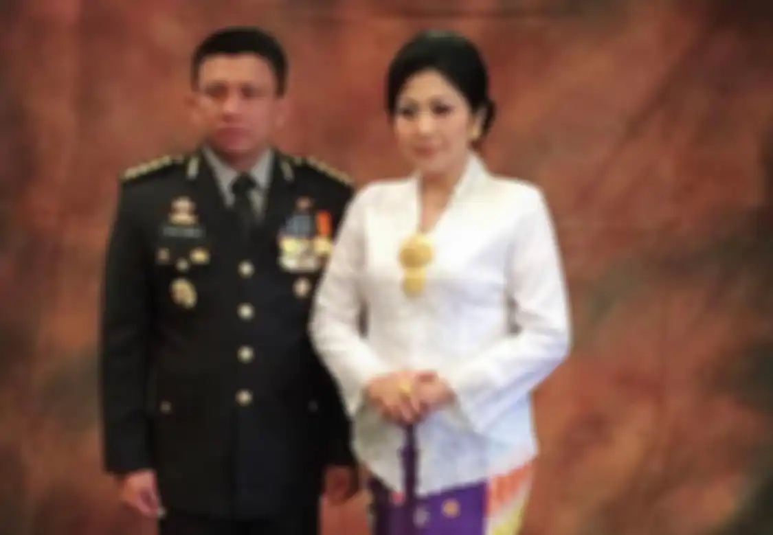 Gaya hidup Putri Candrawathi jadi sorotan. Istri Irjen Ferdy Sambo kepergok pegang tangan Brigadir J. Foto keluarganya terlanjur beredar.
