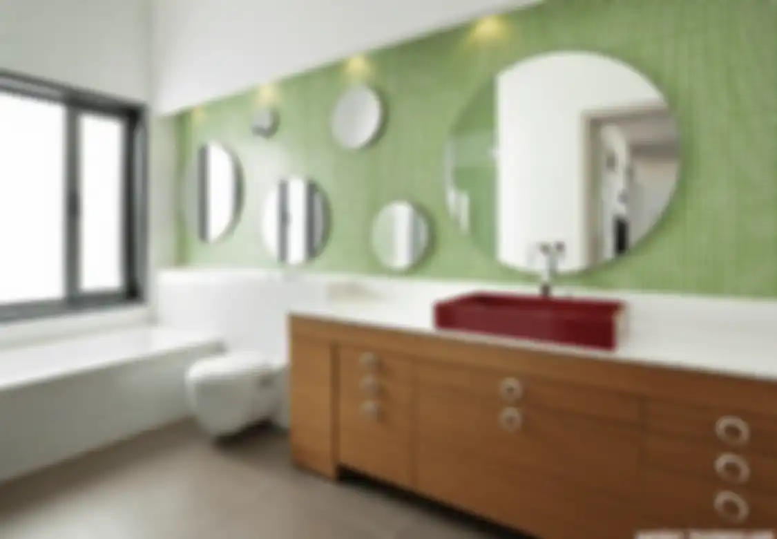 Foto interior kamar mandi mungil yang kian cantik menawan berkat cermin model begini. simak ulasannya.