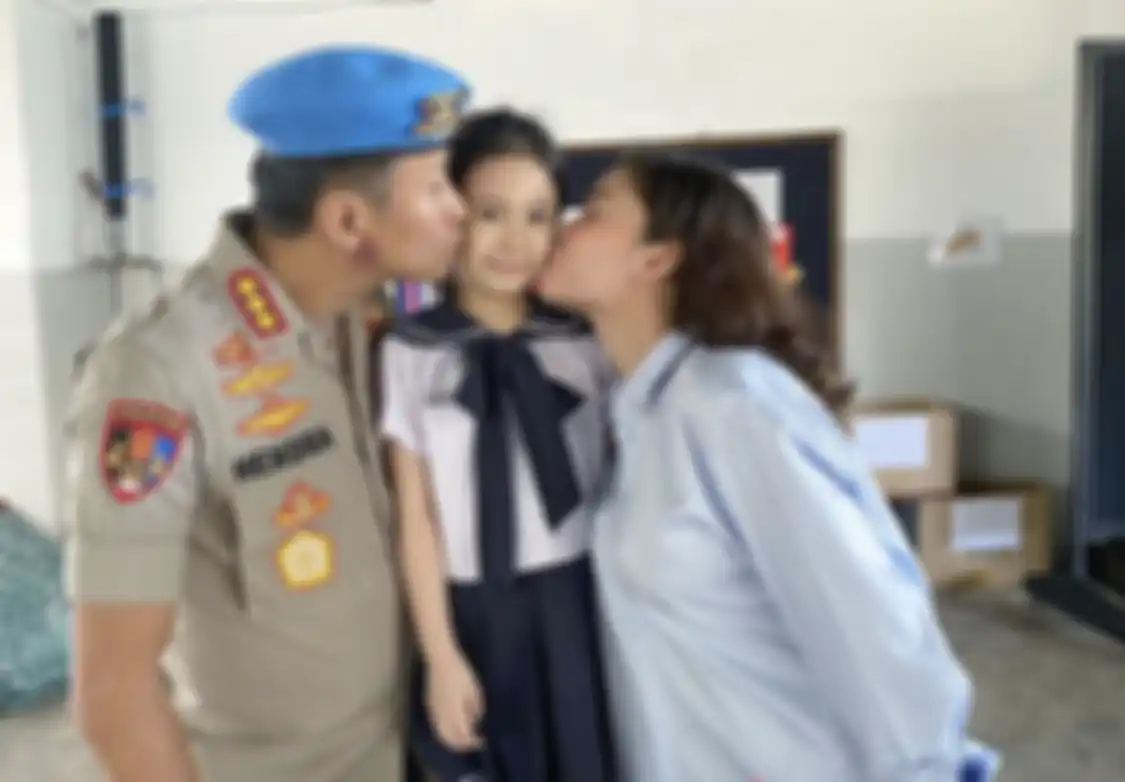 Begini curhat pilu anak buah Ferdy Sambo yang iikut dikurung tim khusus Polri. Foto istri Brigjen Hendra Kurniawan samb=pai ikut tersebar.