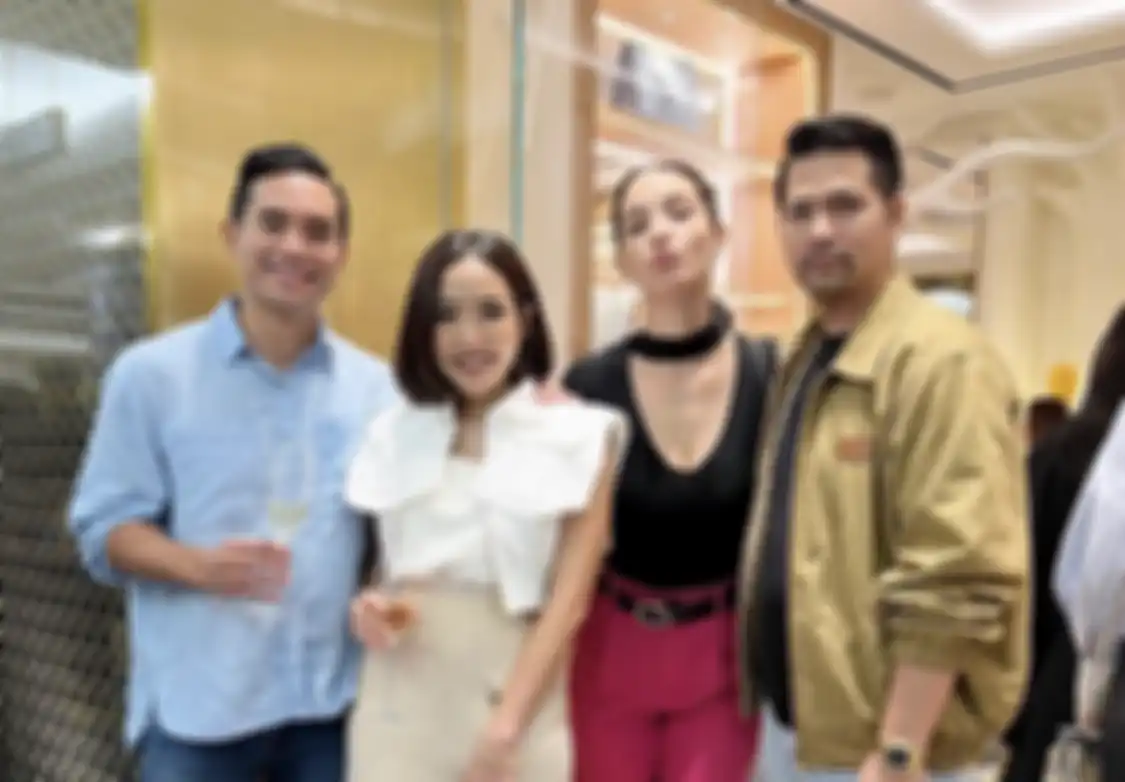 Gisel sudah menjalani ibadah bareng Rino Soedarjo. Tangan sang pengusaha tajir bikin salfok di foto mesra ibunda Gempi.