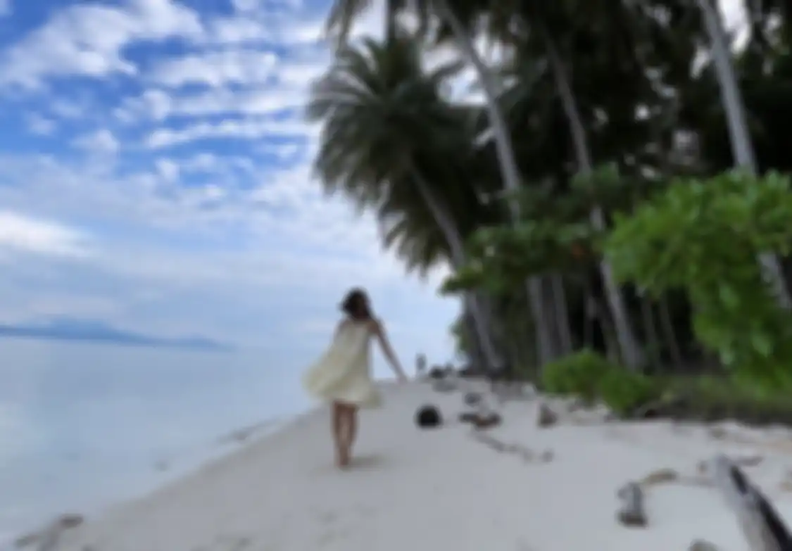 Gisel mengaku rindu pada Gempi yang berlibur bersama Gading Marten. Gisel malah kepergok foto bareng pria kekar ini di Kepulauan Togean.