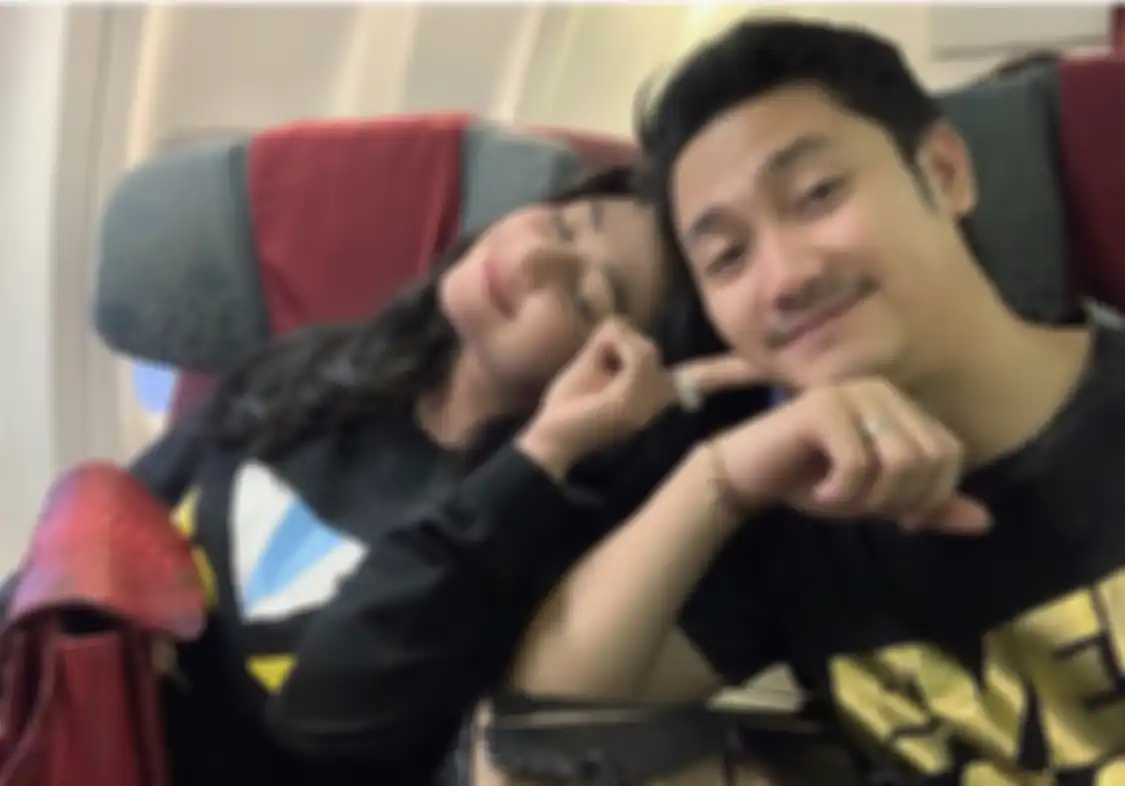 Dewi Perssik ungkap alasan posting foto test pack. Dia ogah menyebut nama Angga Wijaya. Ikatan batinya itu kuat. 