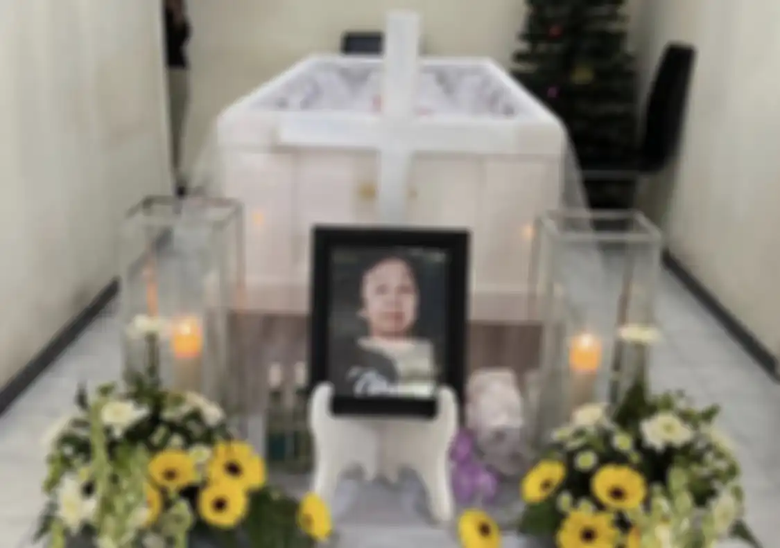 Inul Daratista mengunggah foto kebaktian mendiang ibunda Adam Suseno. Fakta dalam rumah tangga Inul akhirnya terungkap.