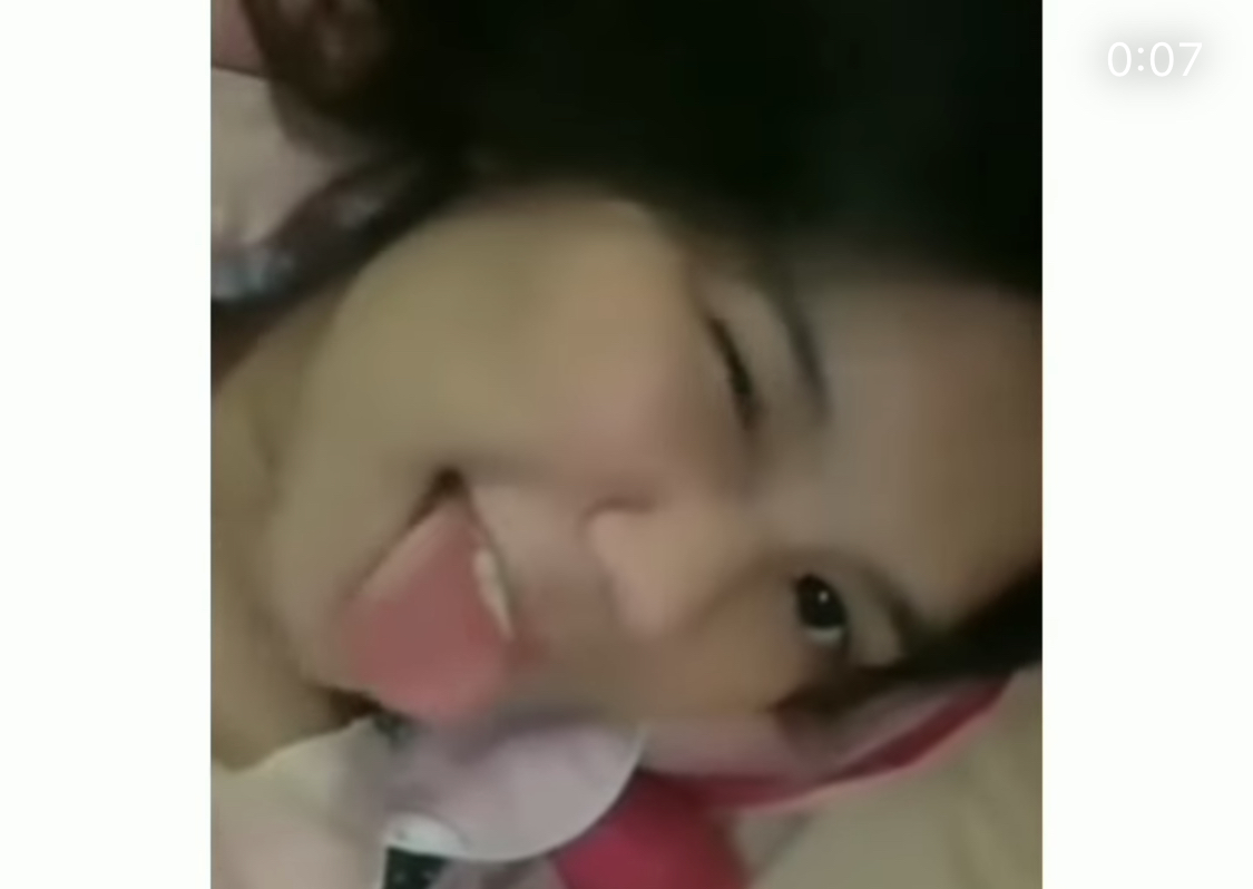 Foto Lele PUBG banyak diburu netizen yang ingin mengetahui profil dari wanita dalam video 13 detik yang bikin heboh itu.