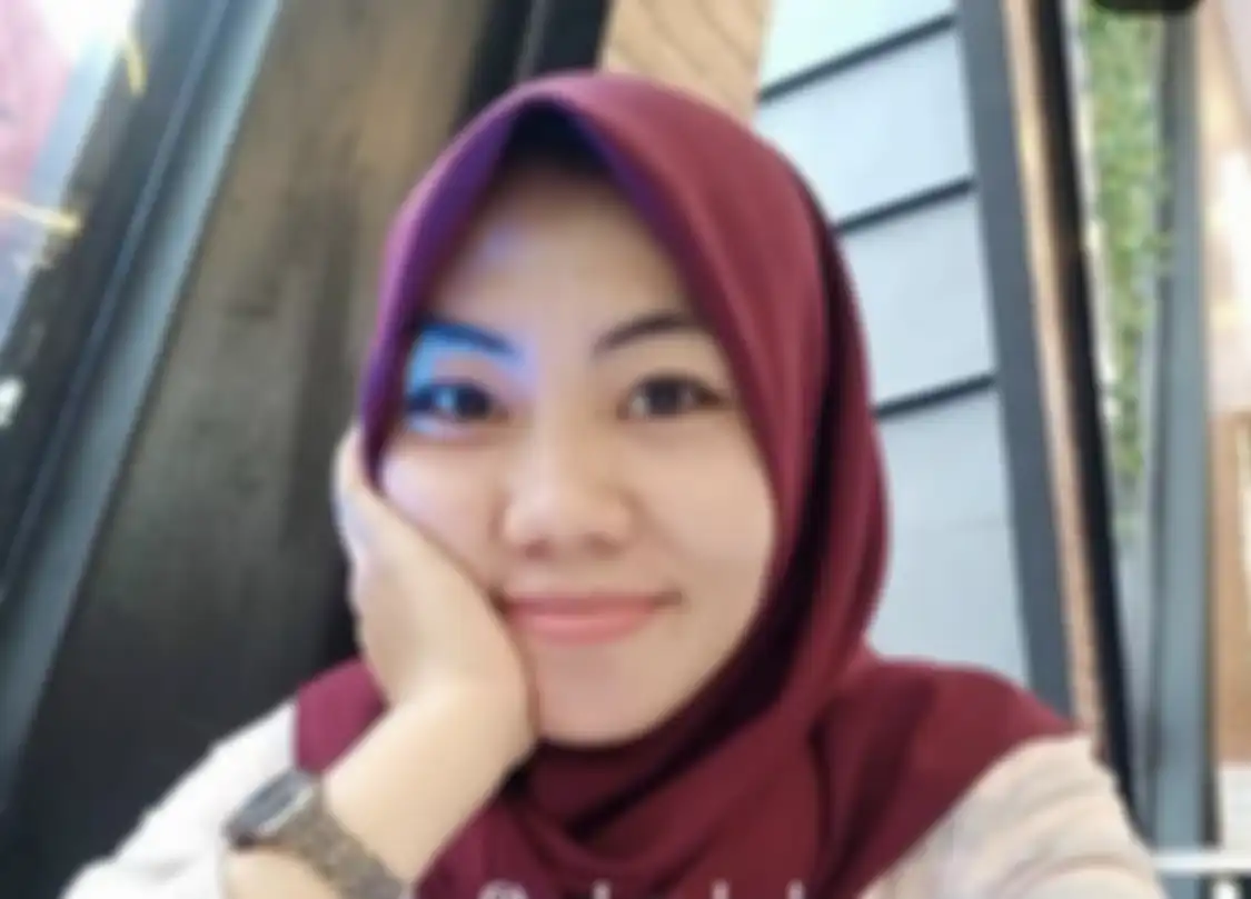 Foto bos ayam goreng Bekasi yang kepalanya dihantam tabung gas oleh karyawan sendiri.