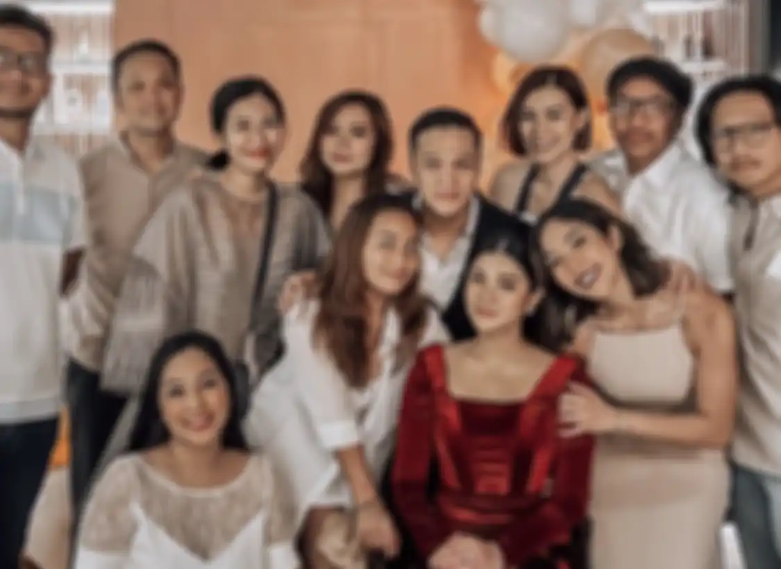 Gisel bangga pamer foto pesta mewah buat sahabatnya, Naysila Mirdad. Ternyata calon suami adik Nana Mirdad itu punya pabrik uang ini. 