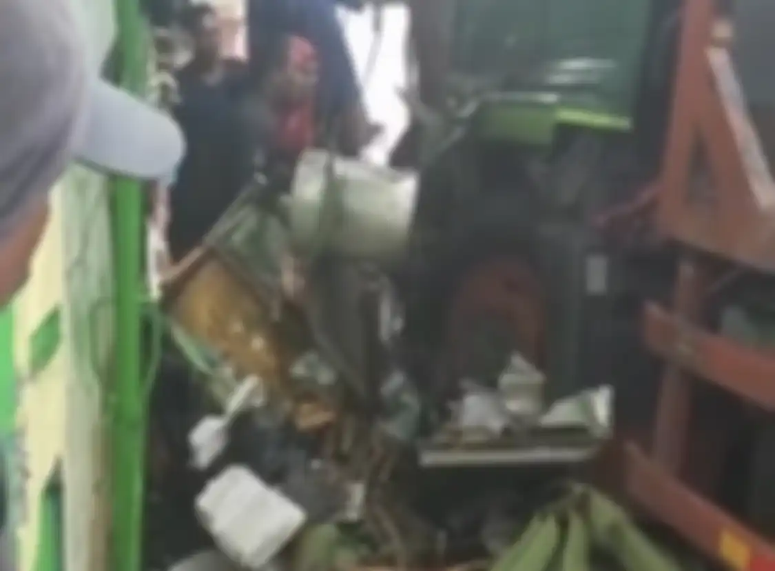 Kapolres Bekasi Kota Kombes Hengki keukeuh sebut penyebab kecelakaan maut karena kondisi sopir. Investigasi KNKT truk trailer salah jalan.