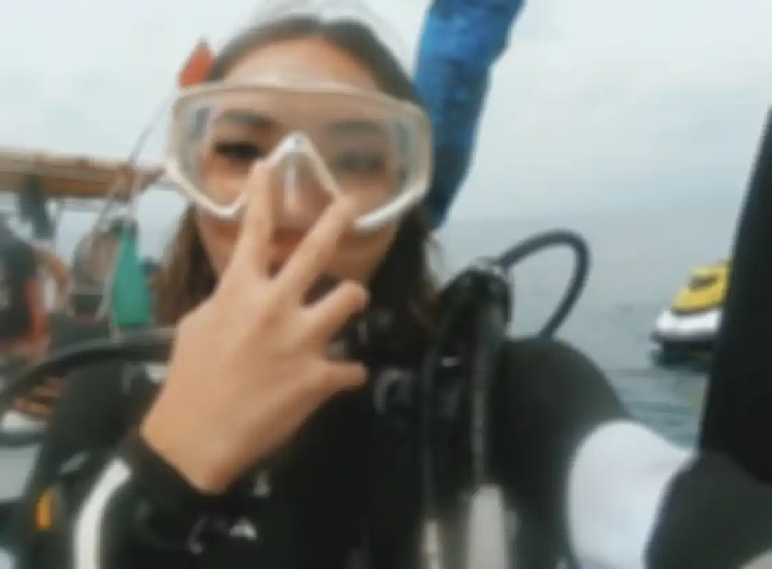 Gisel sengaja memilih trip diving ke Pulau Sangiang biarpun gagal dapat foto cantik. Ternyata dia masih bisa bersyukur bisa berjumpa satwa langka.