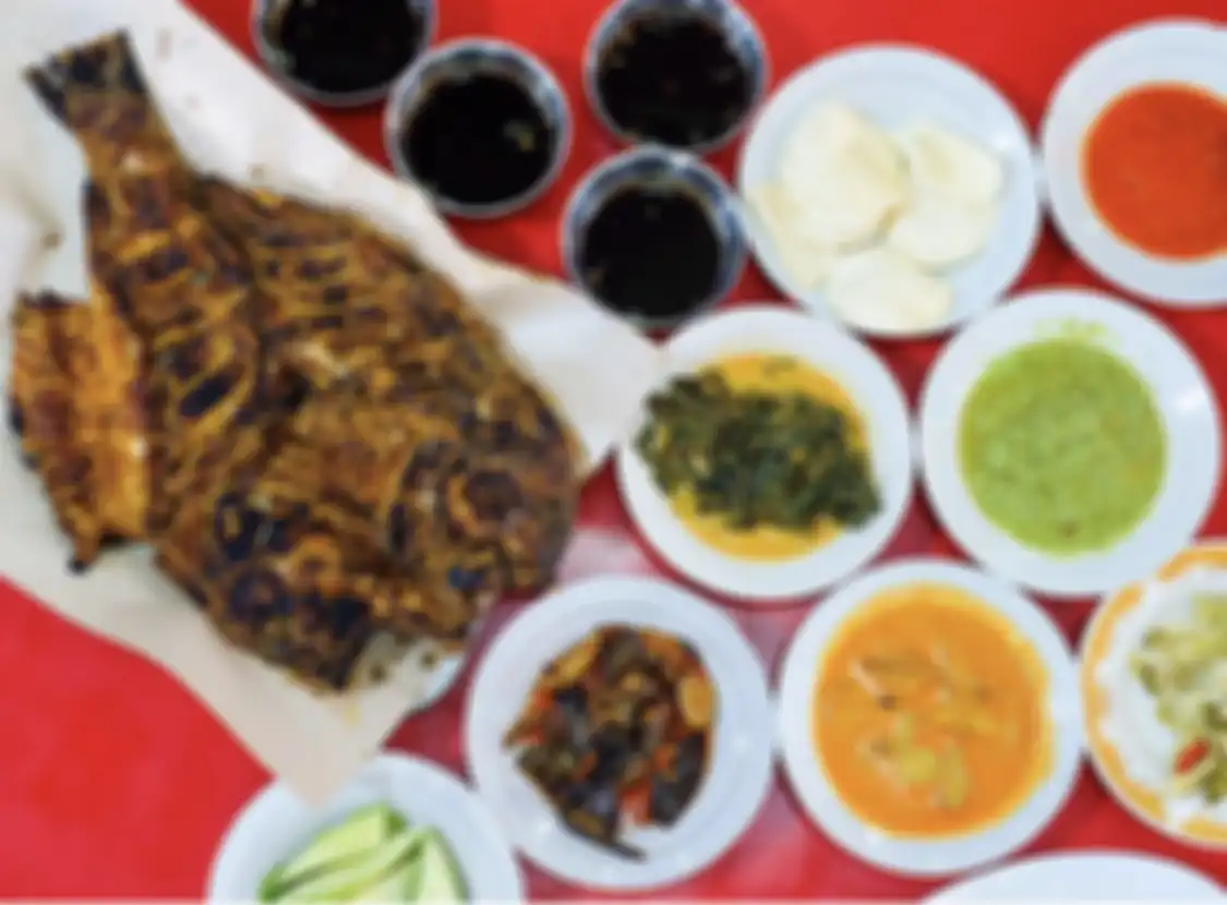 Saat kita diserang lapar malam-malam, yuk kita singgahi 8 tempat wisata kuliner di Padang. Cita rasa berbalut foto aesthetic.