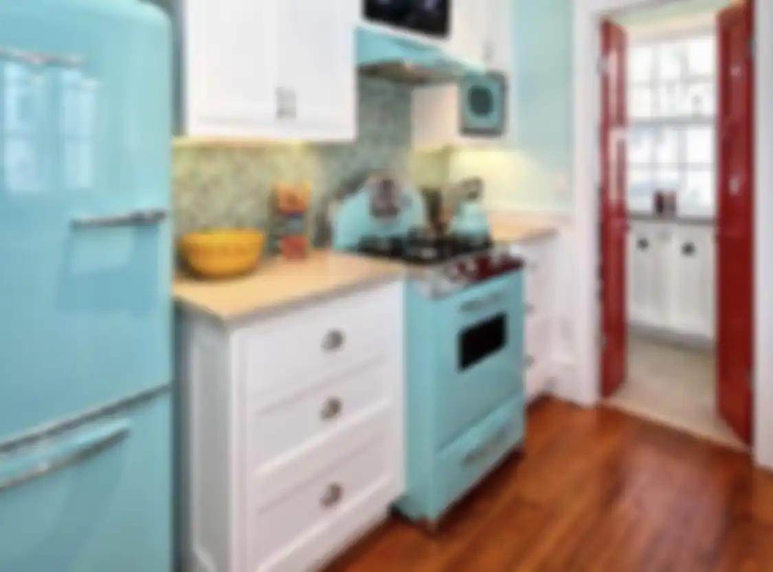 Pemilik rumah minimalis tak perlu iri lagi. Cukup pasang perabotan model begini, foto desain dapur vinatge pun bisa dimiliki. 