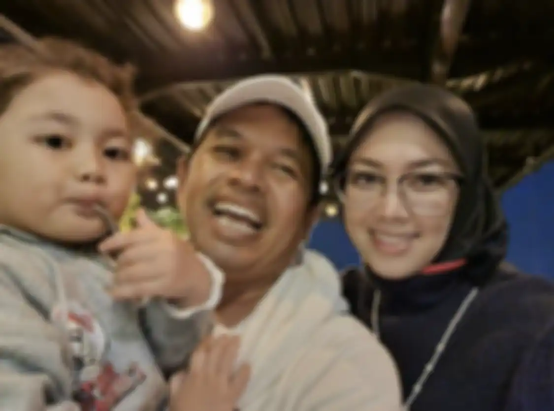 Pernikahan Bupati Purwakarta dengan Dedi Mulyadi ternyata sempat tak dapat restu. Pantas foto mesranya makin sulit dicari. 