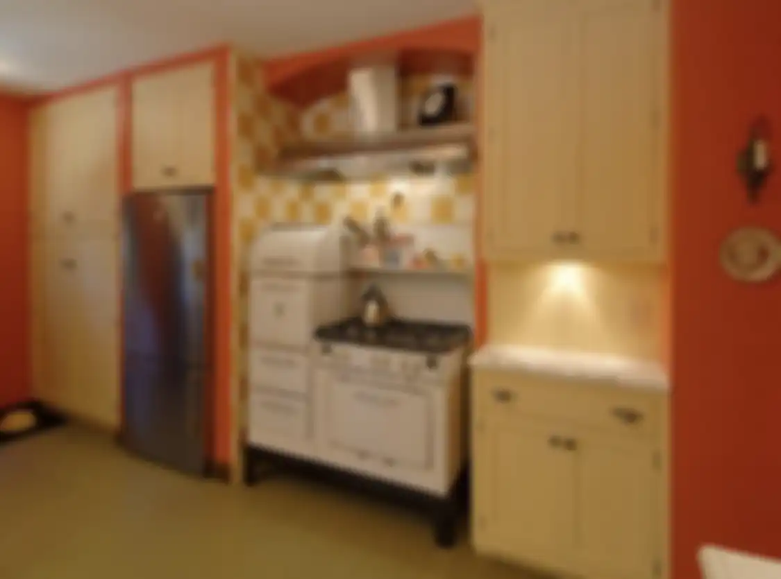 Pemilik rumah minimalis tak perlu iri lagi. Cukup pasang perabotan model begini, foto desain dapur vinatge pun bisa dimiliki. 