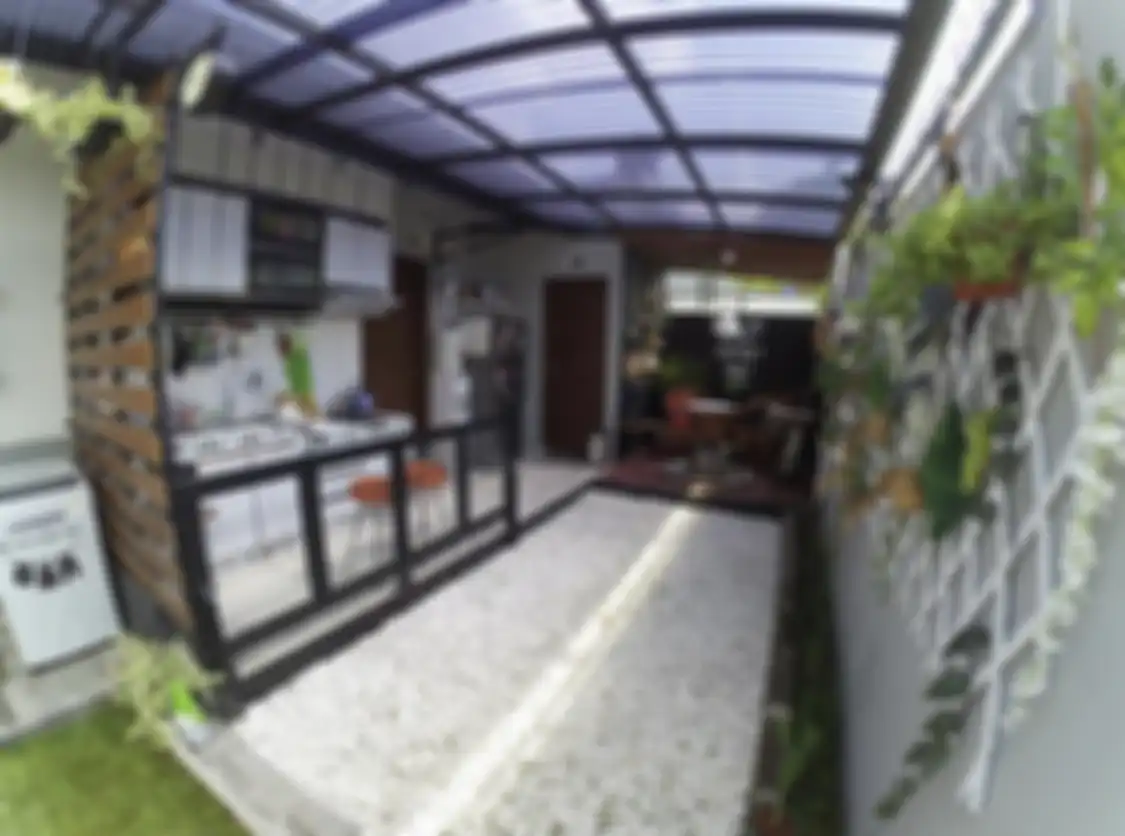 Desain dapur terbuka anti pengap bikin kepo pemilik rumah. Sebab, model atapnya dibuat begini. Foto hasilnya dibahas.