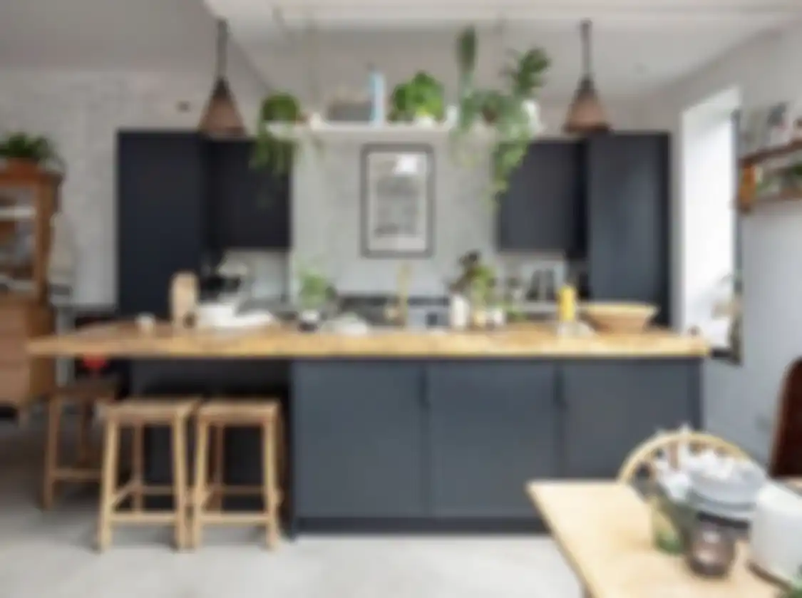 Desain dapur minimalis warna abu-abu tetap terlohat kinclong cukup dengan 6 trik begini. Foto hasilnya sampai dipuji-piuji. 