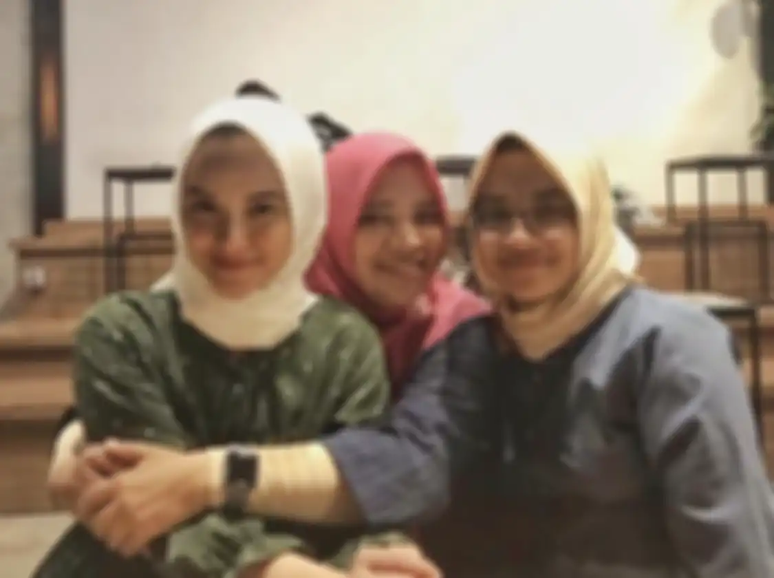Syahna Rahma Falihah, kakak pacar Eril meminta anak Ridwan Kamil cepat pulang. Katanya, dia sudah buat janji begini. 