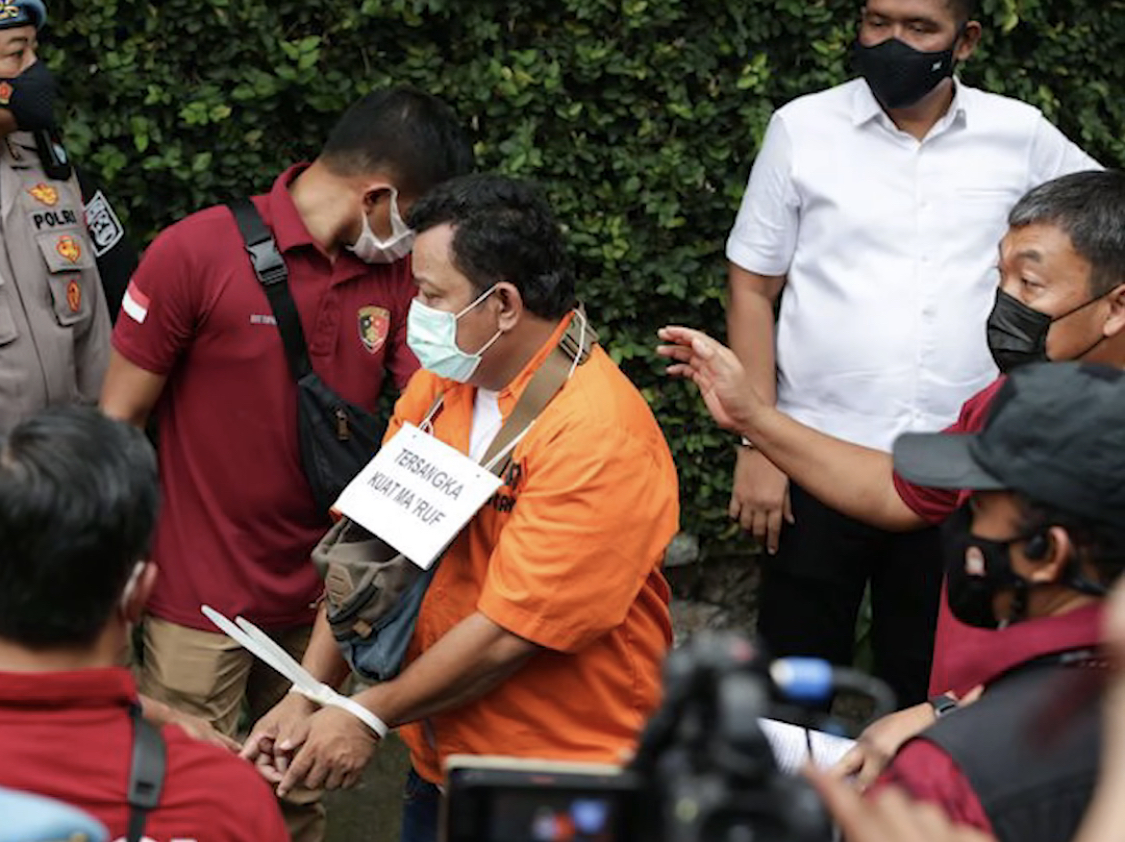 Ini teriakan Kuat Maruf pergoki Brigadir J mengendap-endap dari lantai kamar Putri Candrawathi. Dia mengancam bunuh Yosua. 
